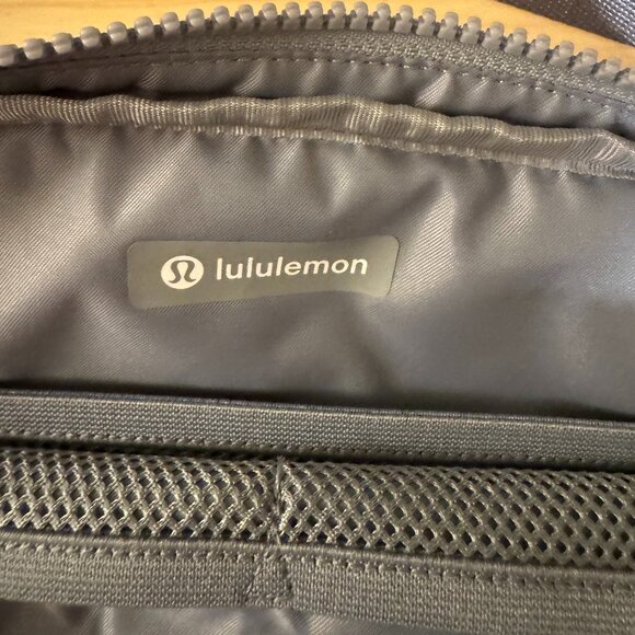 Lululemon Gray Waist Bag Lightwe Nylon Everyday On-the-Go Style - Picture 2 of 7
